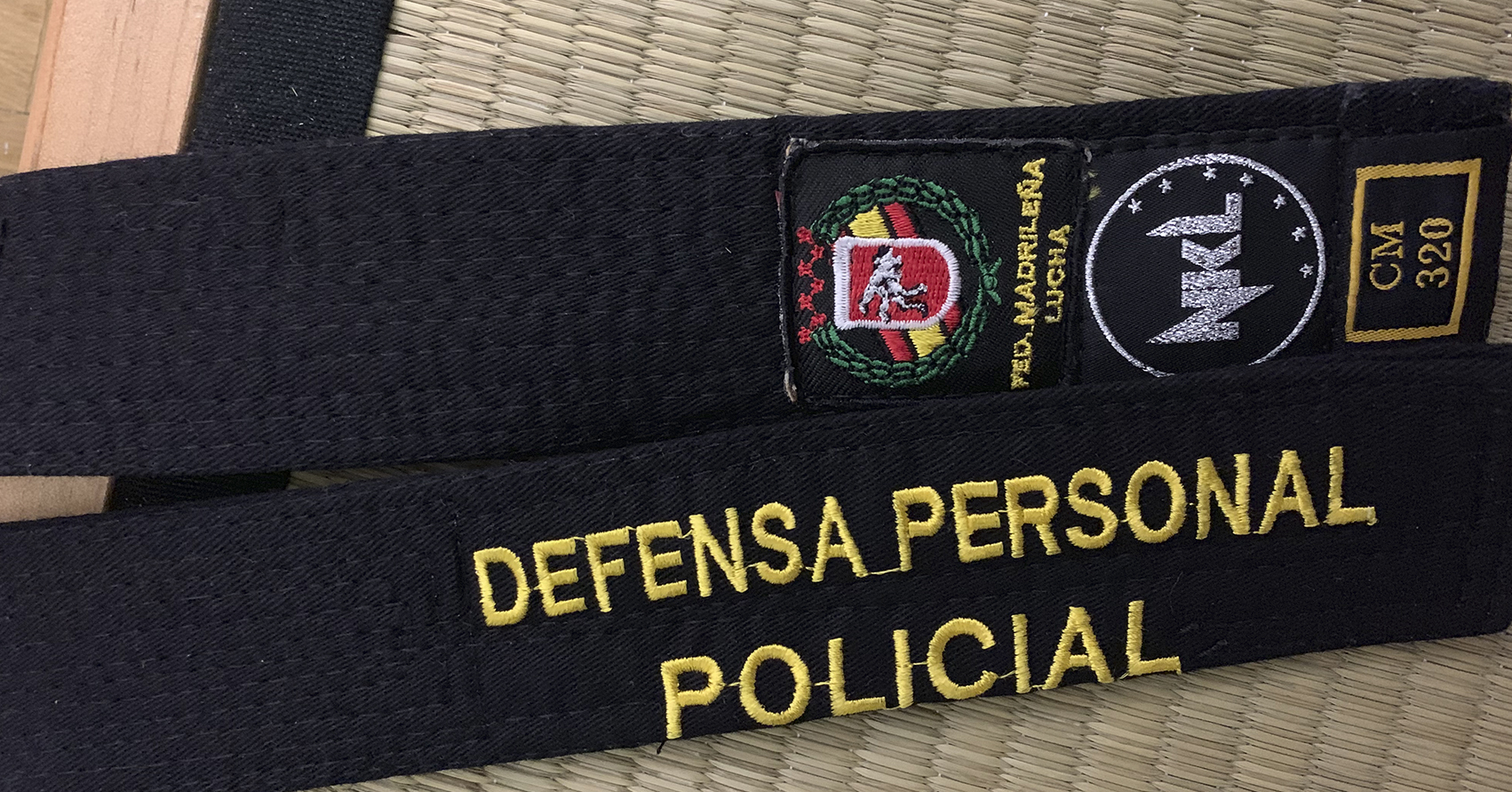 ¡Cinturón negro de Defensa Personal Policial!